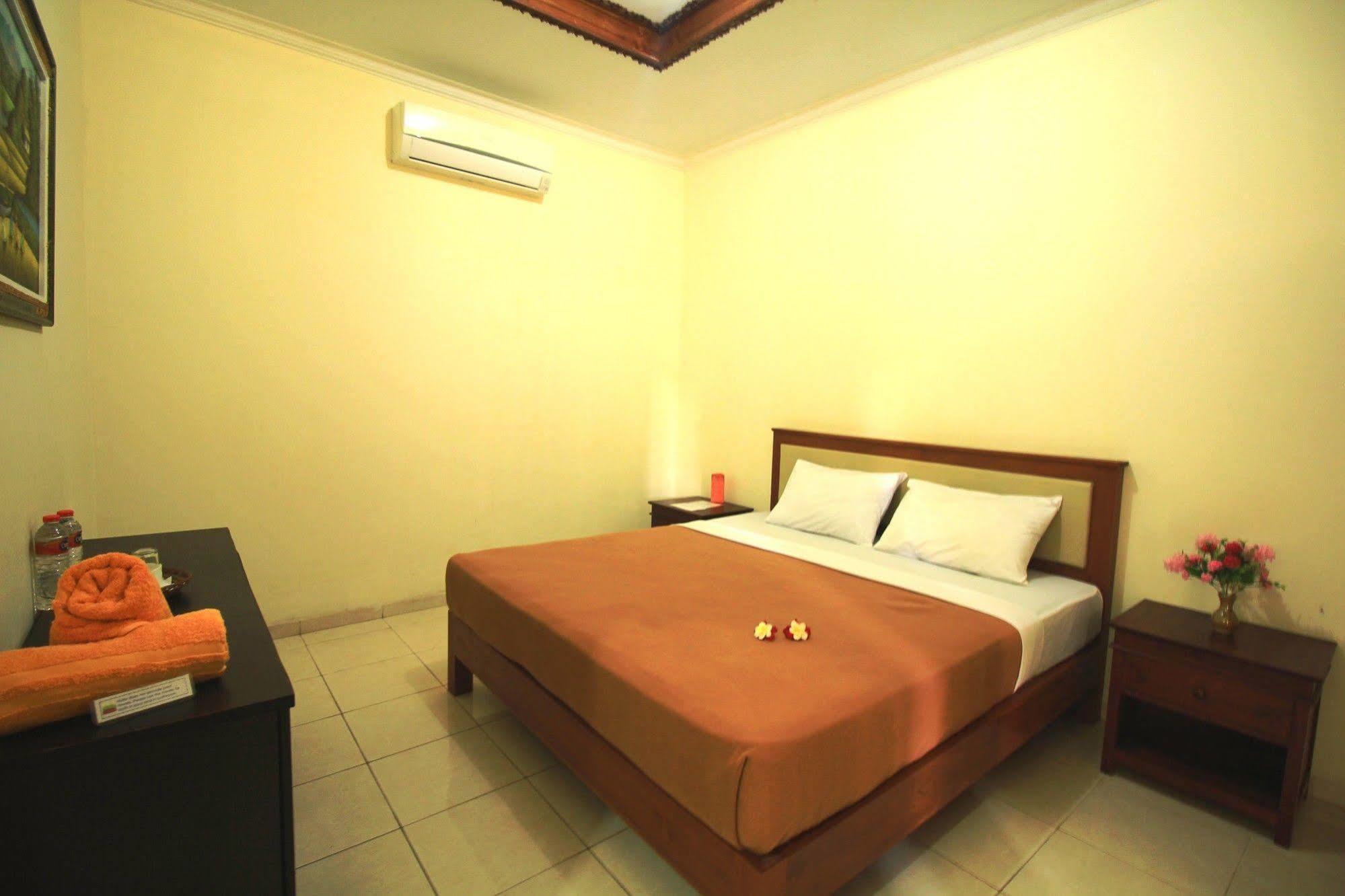 Lovina Beach Hotel ภายนอก รูปภาพ