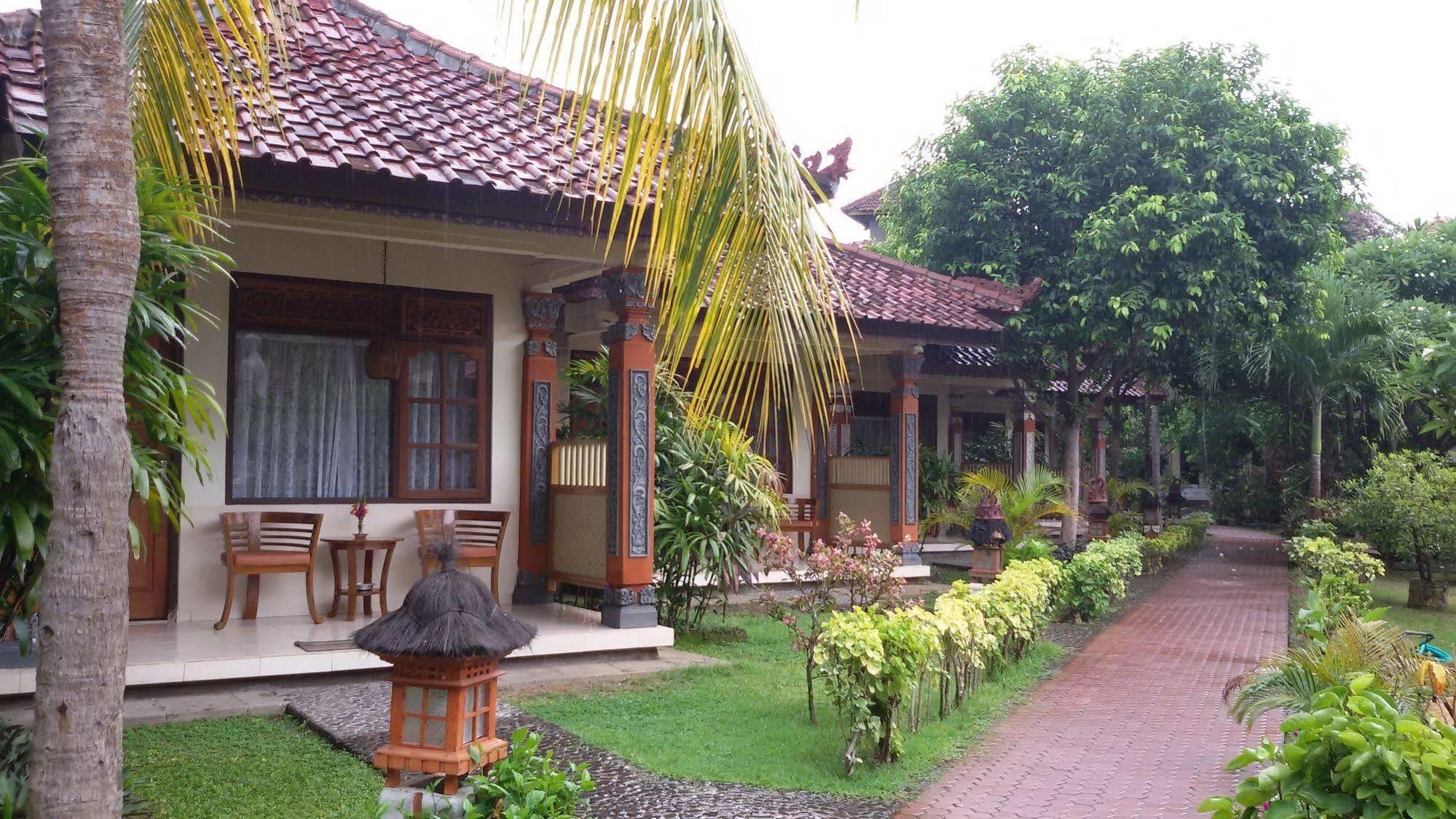 Lovina Beach Hotel ภายนอก รูปภาพ